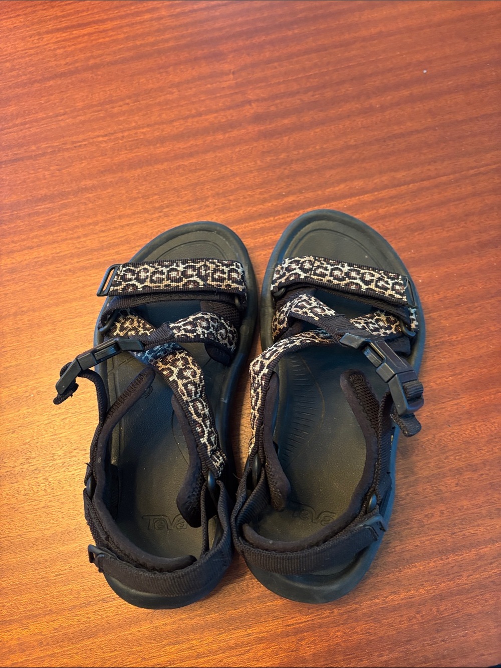 Womens leopard tevas - Picture 3 of 8